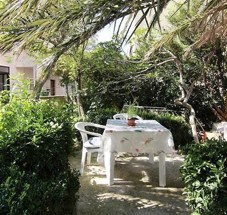 Eco-Apartments With Nice Garden Baška Voda Exterior foto