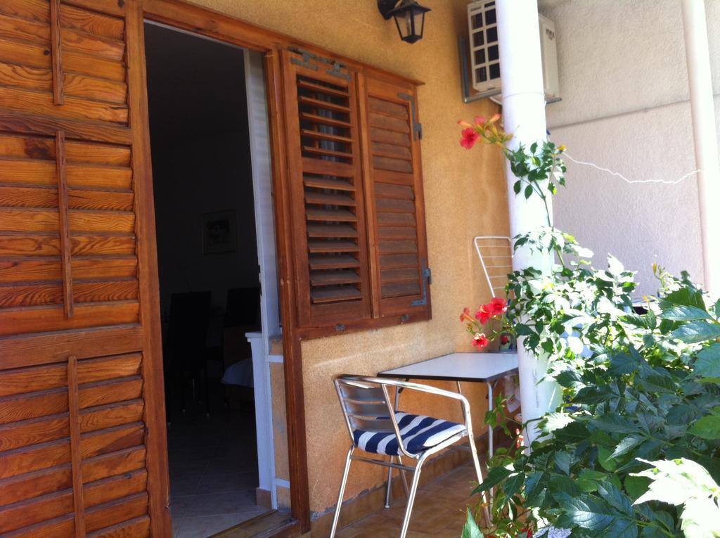 Eco-Apartments With Nice Garden Baška Voda Quarto foto