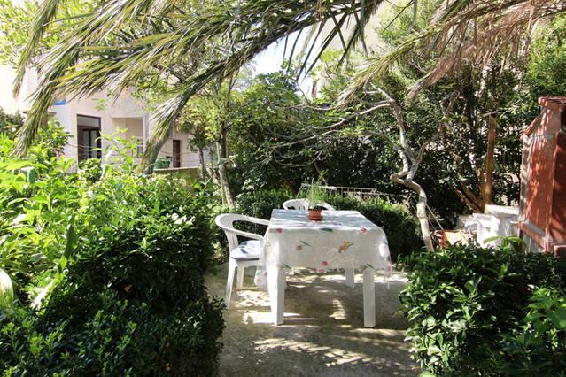 Eco-Apartments With Nice Garden Baška Voda Exterior foto